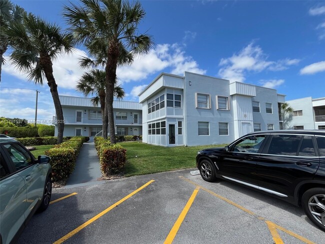 Building Photo - 98 Normandy Ln