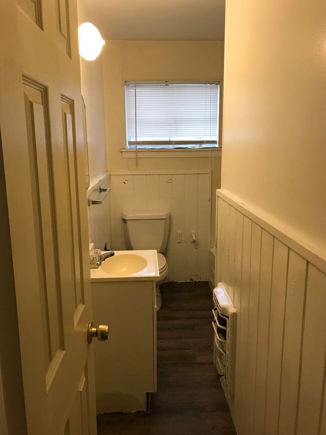 Building Photo - Available For Immediate Move-In! 2 Bedroom...