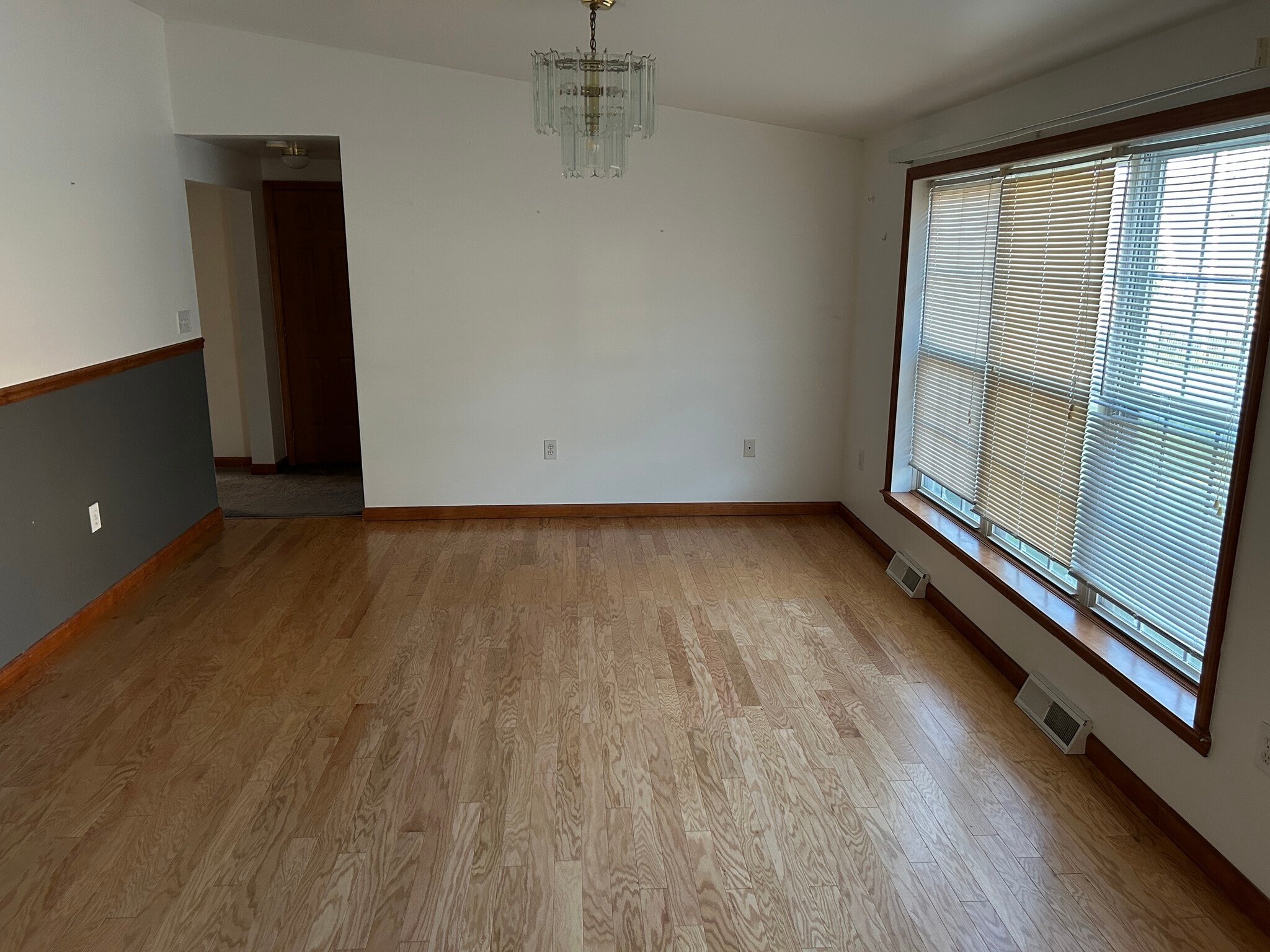 Building Photo - 3383 Colonial Dr