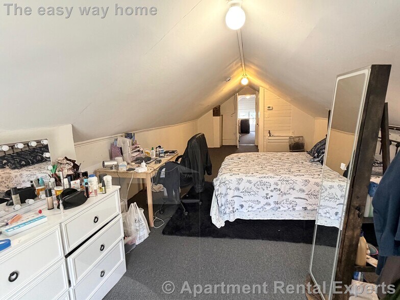 Building Photo - 34 Leonard St