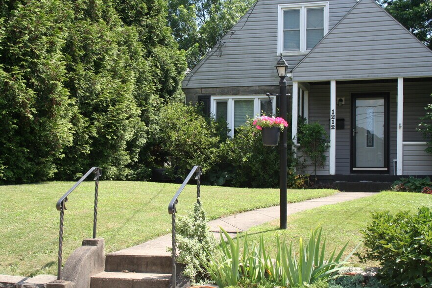 exterior front - 1212 Love St
