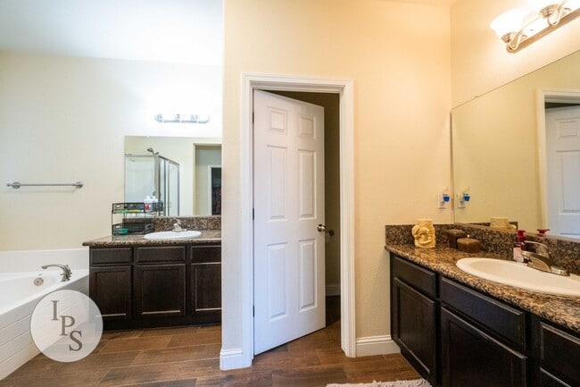 Building Photo - Sanger Home, 4BR/3BA, Near HighSchool + Parks -  Large Side Lot Included