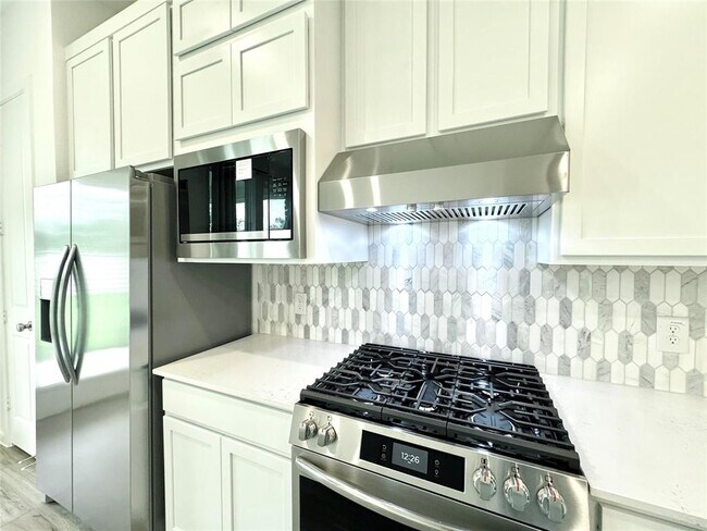 Building Photo - 2318 Honeyberry Shrub Dr