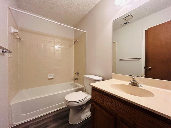 Building Photo - 416 Greenlawn Blvd