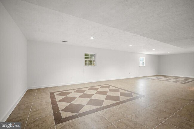 Building Photo - 9809 Hall Rd