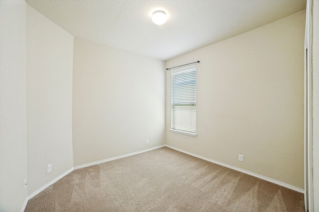 Building Photo - Beautiful 3 Bedroom in Republic Oaks Community
