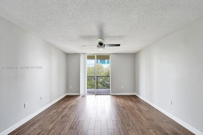 Building Photo - 520 SE 5 Ave