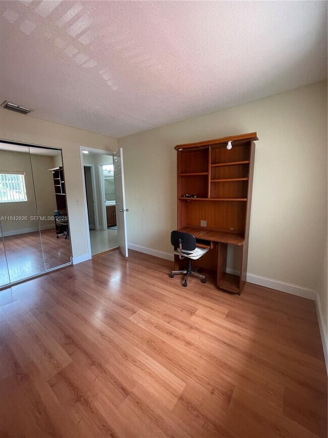 Building Photo - 10290 SW 139th Ct