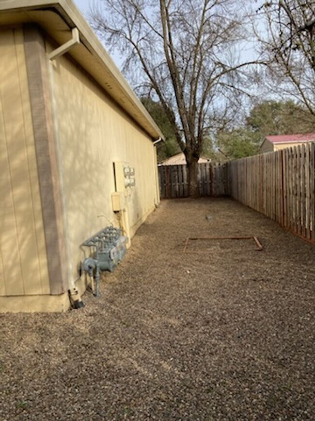 Building Photo - **Welcome Home, Available Now**