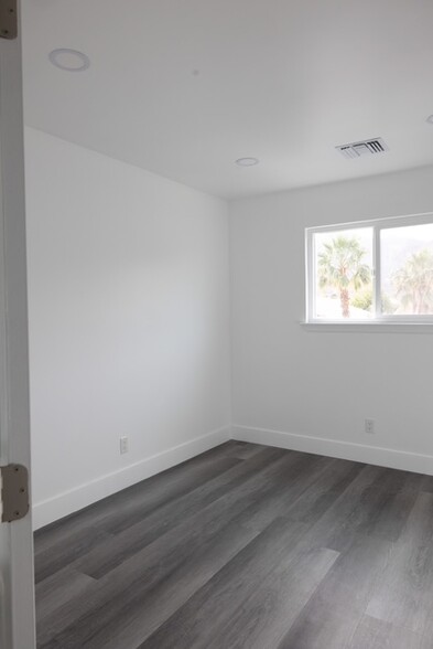 Building Photo - 53130 Avenida Mendoza