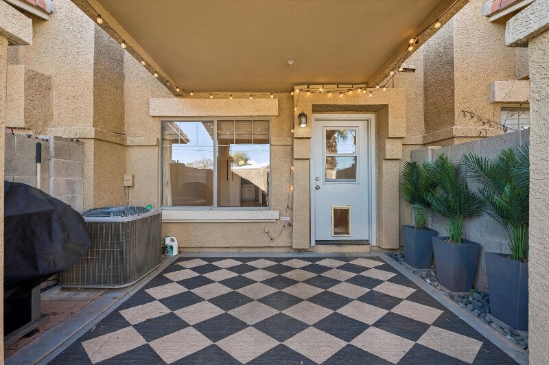 Building Photo - 525 N Miller Rd