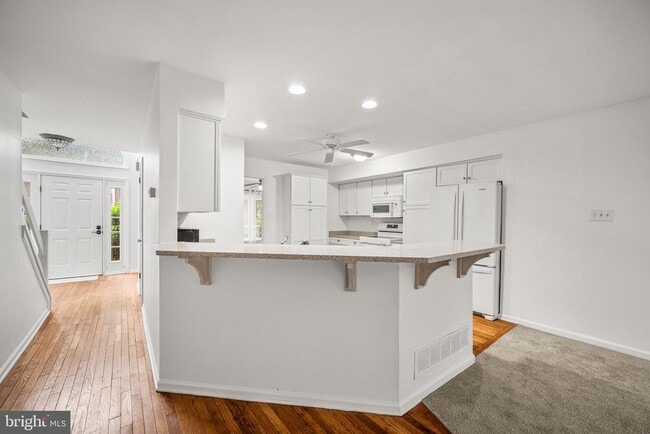 Building Photo - 267 Fox Run
