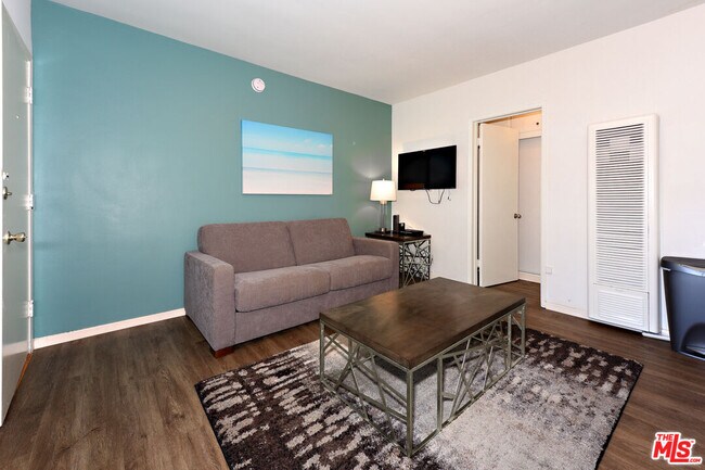 Building Photo - 3743 McLaughlin Ave