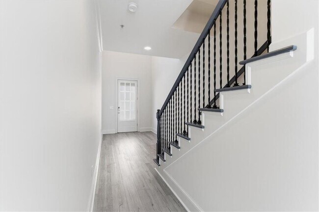 Building Photo - 2260 Edgartown Ln SE