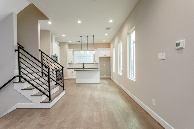 Building Photo - 1439 W 25th St