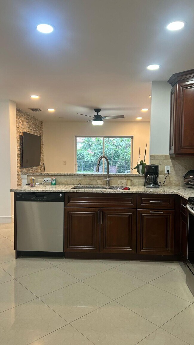 Building Photo - 5301 Canoe Bend Dr