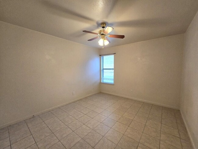 Building Photo - 1411 Nicholas Cir