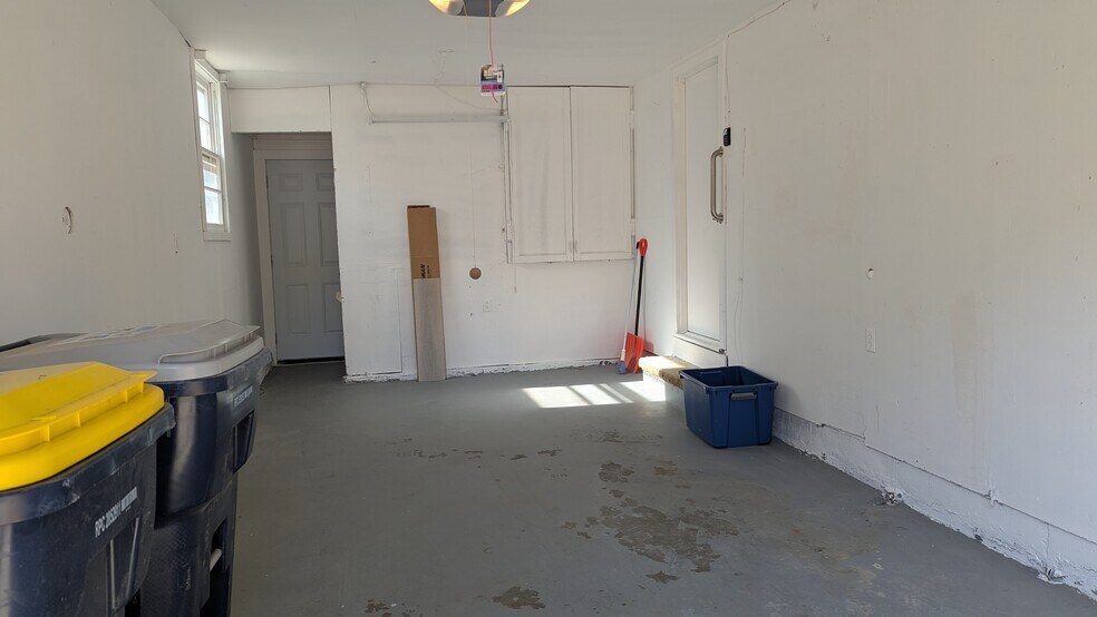 Building Photo - 7512 N Hemple Ave