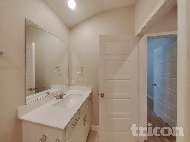 Building Photo - 13618 Paxton Blvd