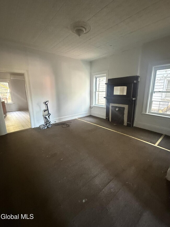 Building Photo - 486 4th St