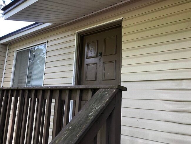 Building Photo - 1411 Lazy Brook