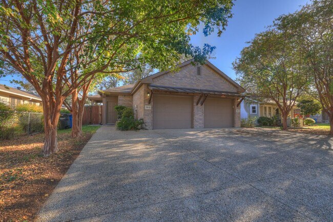 Primary Photo - 388 E faust, B