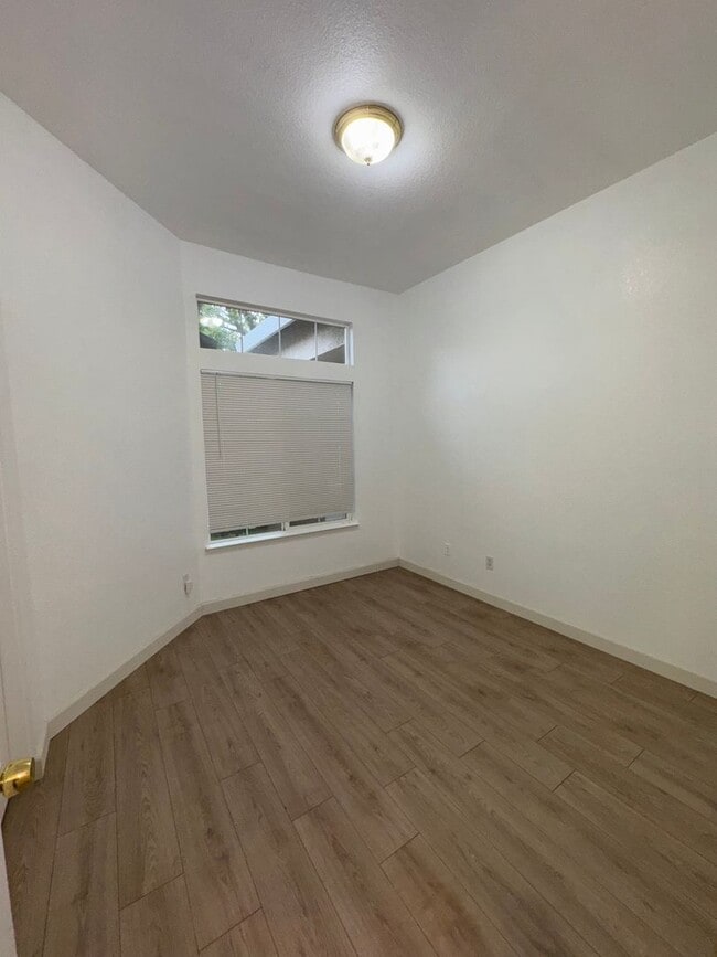 Building Photo - Ready For YOU!