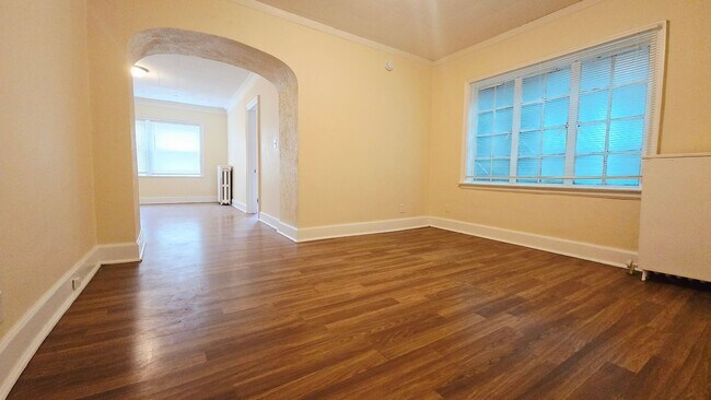 Interior Photo - 1524-1528 Broadway St