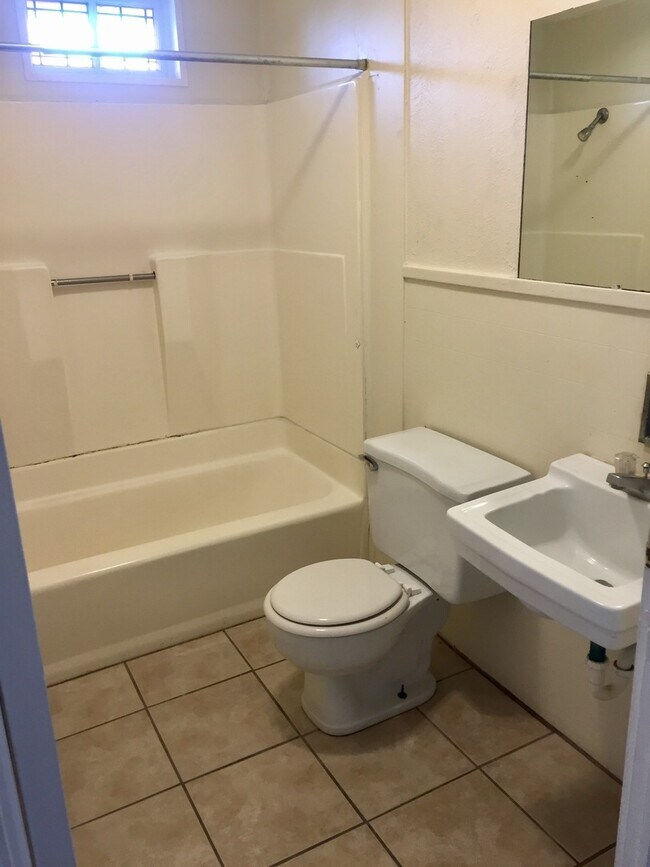 Building Photo - Affordable 2 BR home