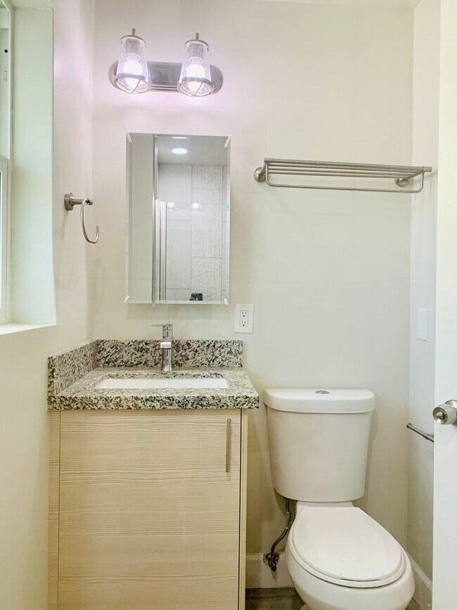 Building Photo - STUDIO APARTMENT AVAILABLE IN THE HEART OF LA JOLLA! ONLY $1,600/mo!