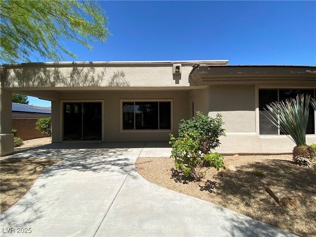 Building Photo - 17 Moraine Dr