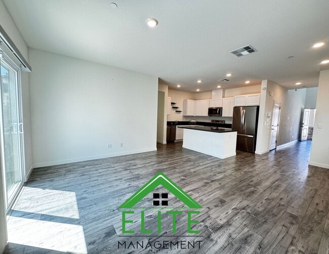 Building Photo - Spacious 4-Bedroom, 3-Bath Home in Prime E...