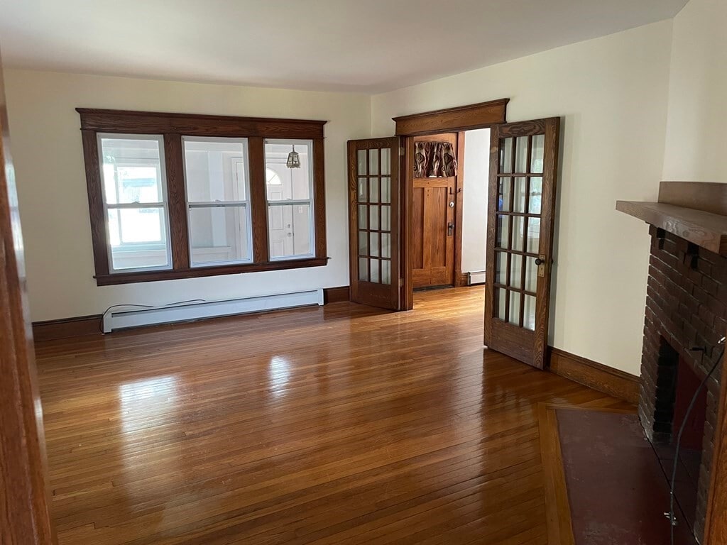 Building Photo - 84 Woodlawn St