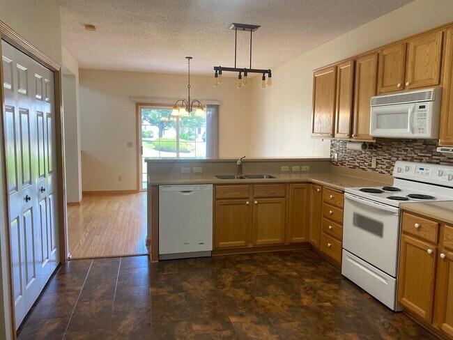 Building Photo - 7697 Coneflower Curv S