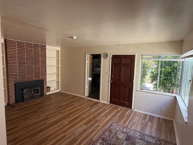 Building Photo - Central Richmond 2-Bedroom Home Near City ...