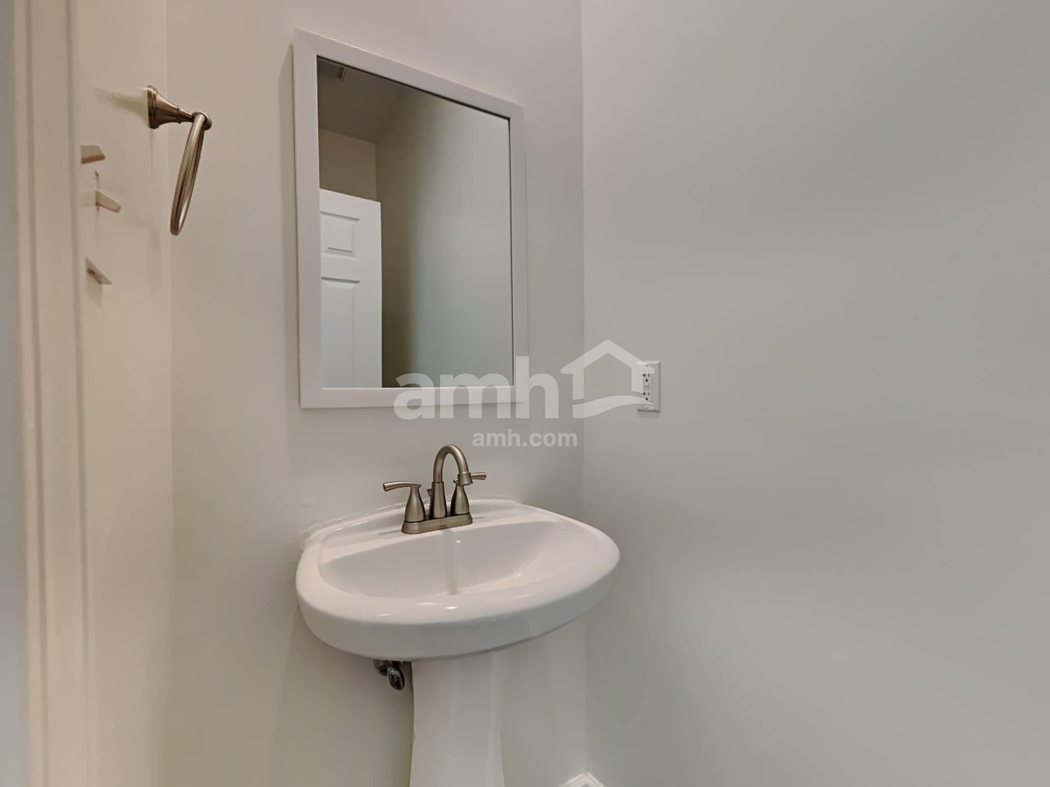 Building Photo - 105 Redrock Ct