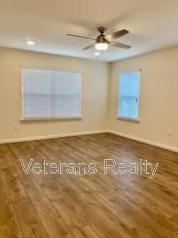 Building Photo - 8 Periwinkle Ln