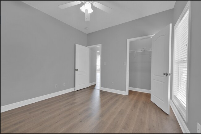 Building Photo - 472 Prairie Field Dr