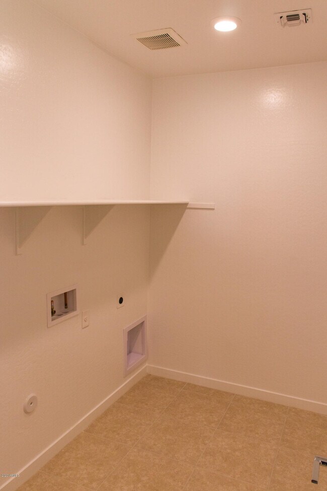 Building Photo - 1106 E Weatherby Way