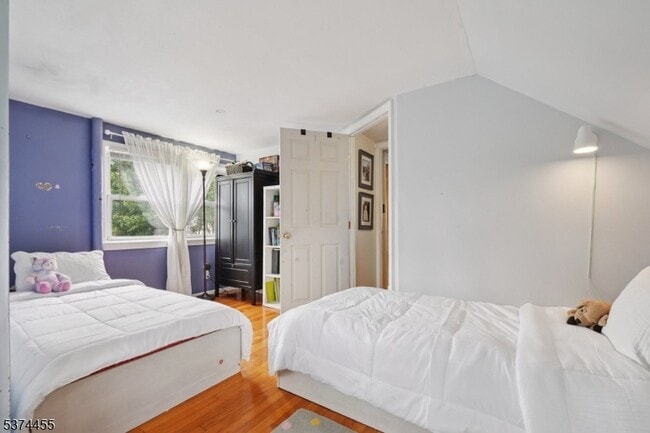 Building Photo - 51 Brookhill Ter