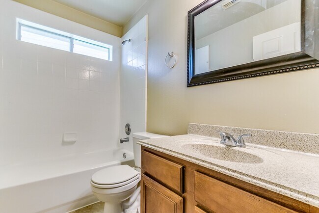 Building Photo - 22450 Highland Point Ln