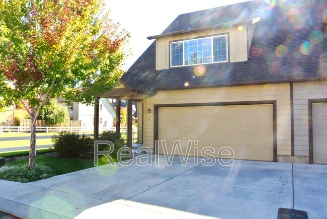 Building Photo - 2885 SW Indian Cir