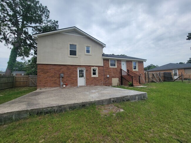 Building Photo - 3513 Wyevale Dr