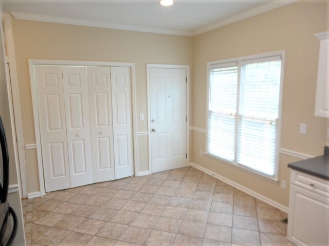 Building Photo - 2400 Water Lilly Way