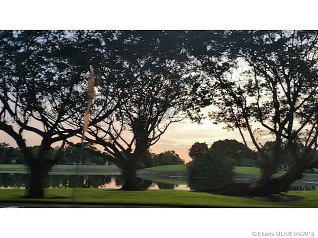 Building Photo - 4158 Inverrary Dr