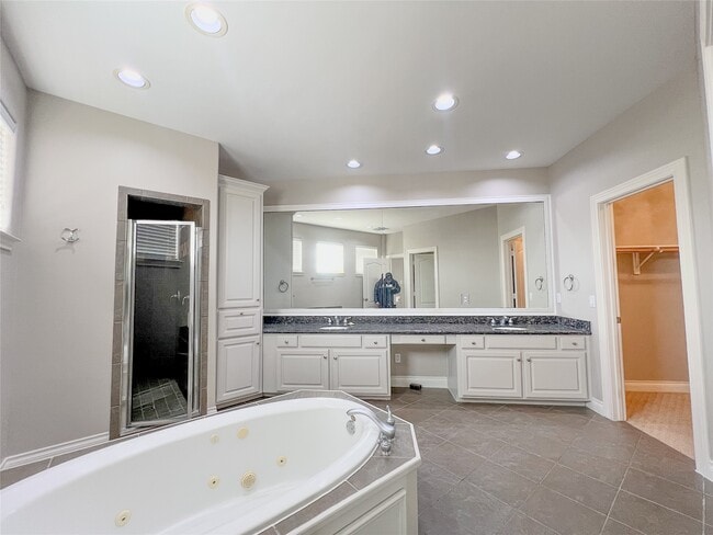 Building Photo - 2201 Austin St