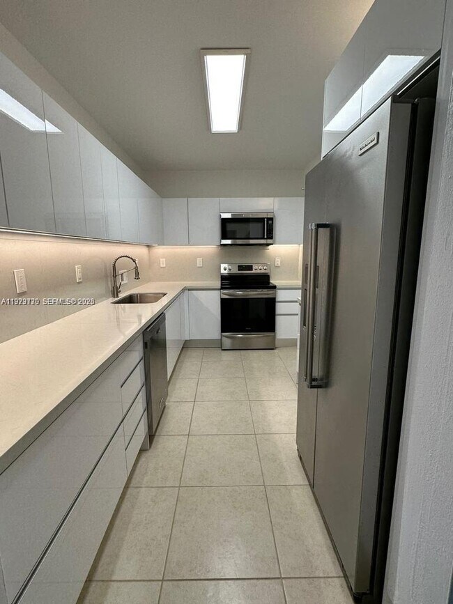 Building Photo - 10185 Collins Ave