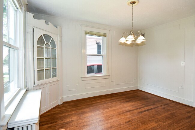 Building Photo - 633 24th St S