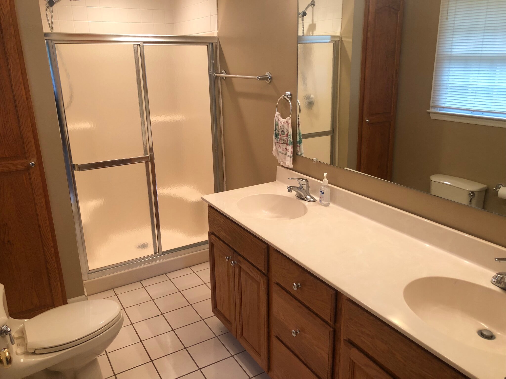 Building Photo - 251 Rembrandt Dr