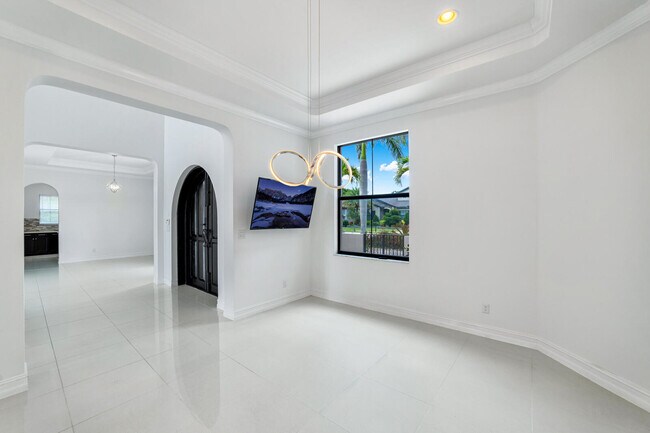 Building Photo - 9065 Watercrest Cir E